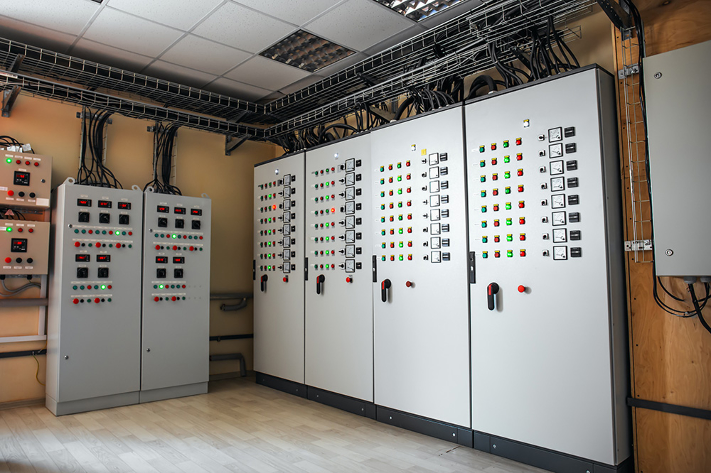 Schalt­anlagen­bau bei HG Elektrotechnik GmbH in Notzingen