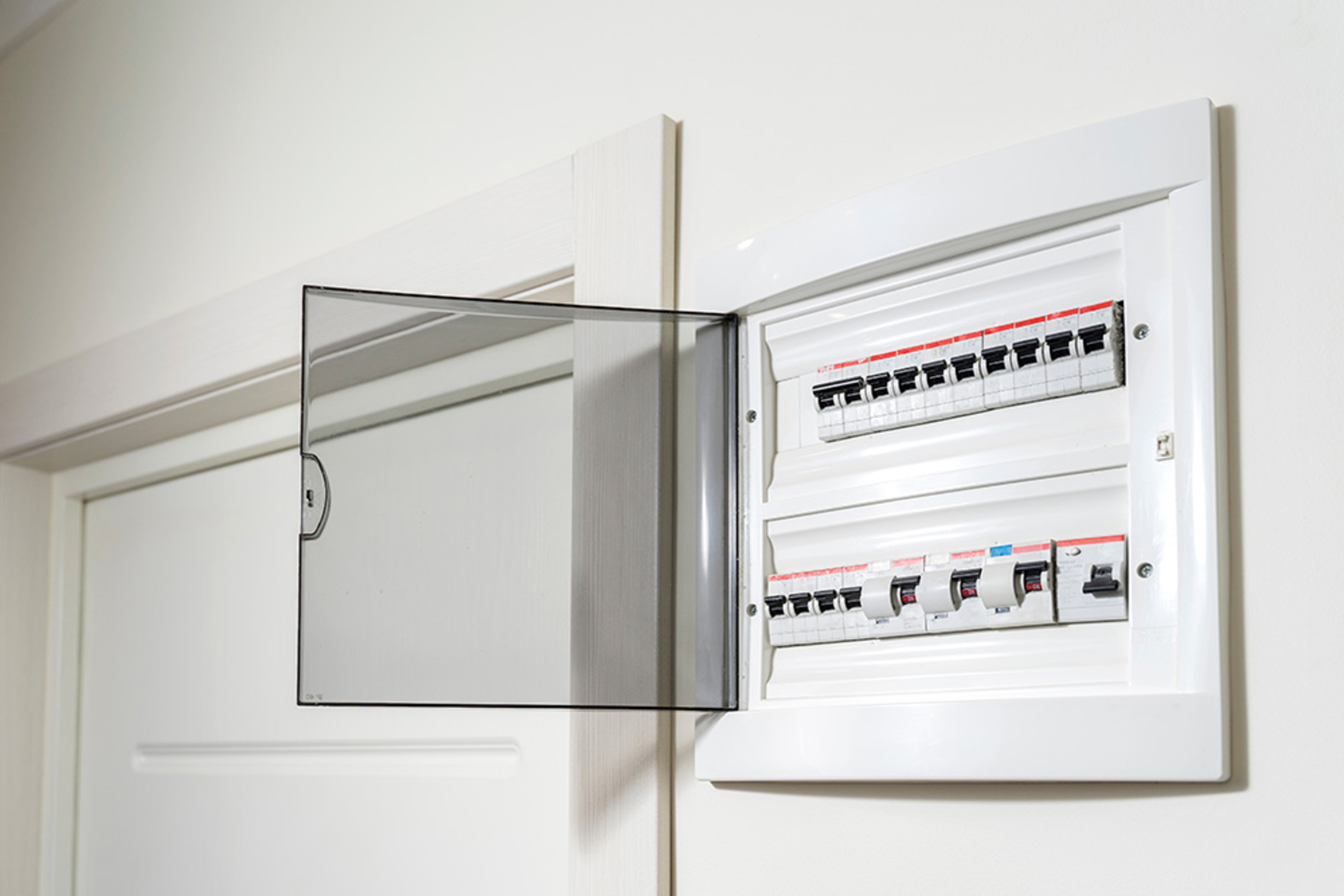Über­spannungs­schutz bei HG Elektrotechnik GmbH in Notzingen