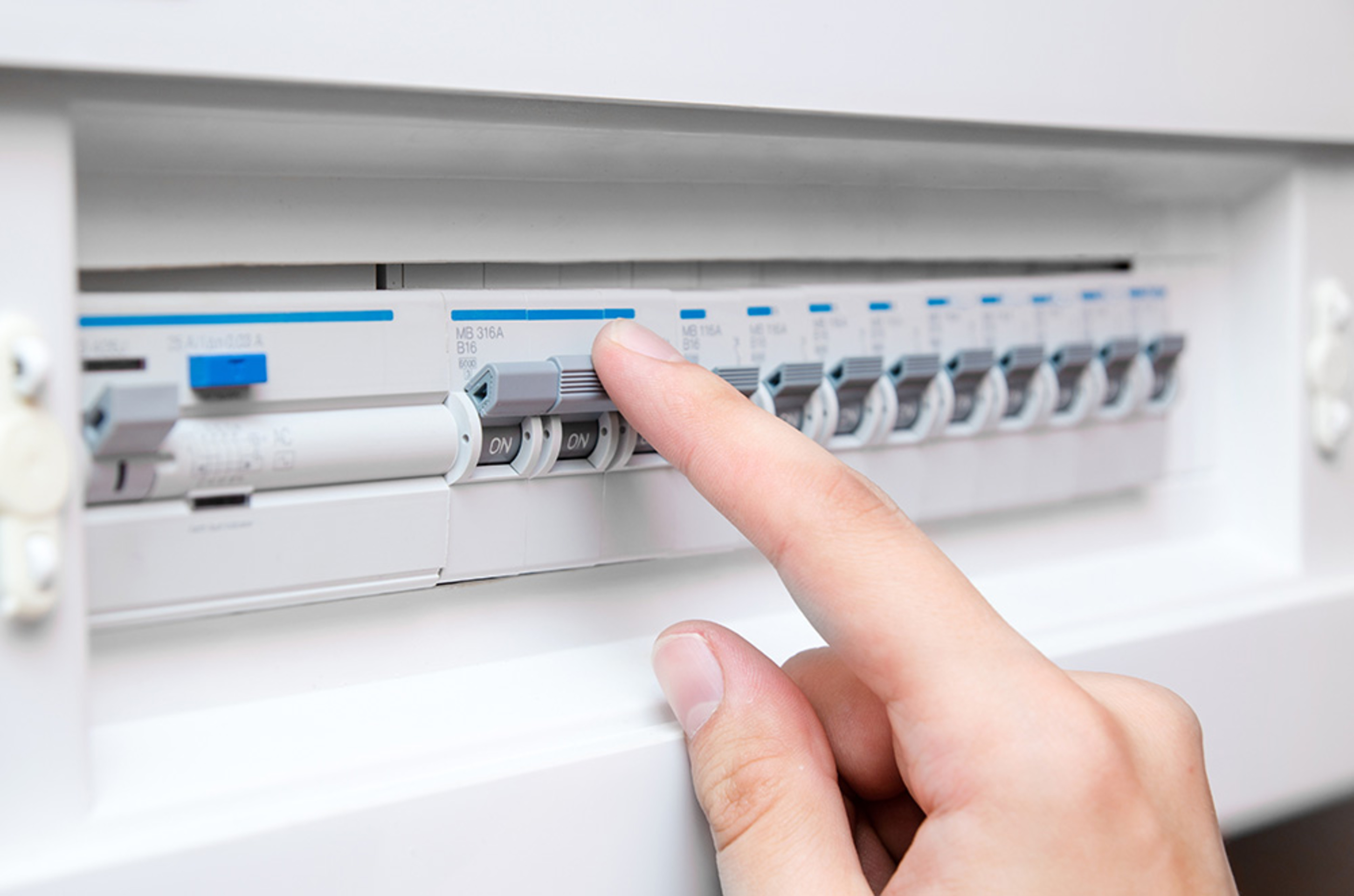 Schalt­schrank­bau bei HG Elektrotechnik GmbH in Notzingen